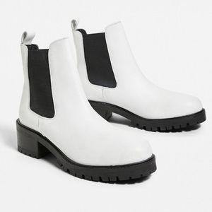 Urban Outfitters Zoe Chelsea Boot